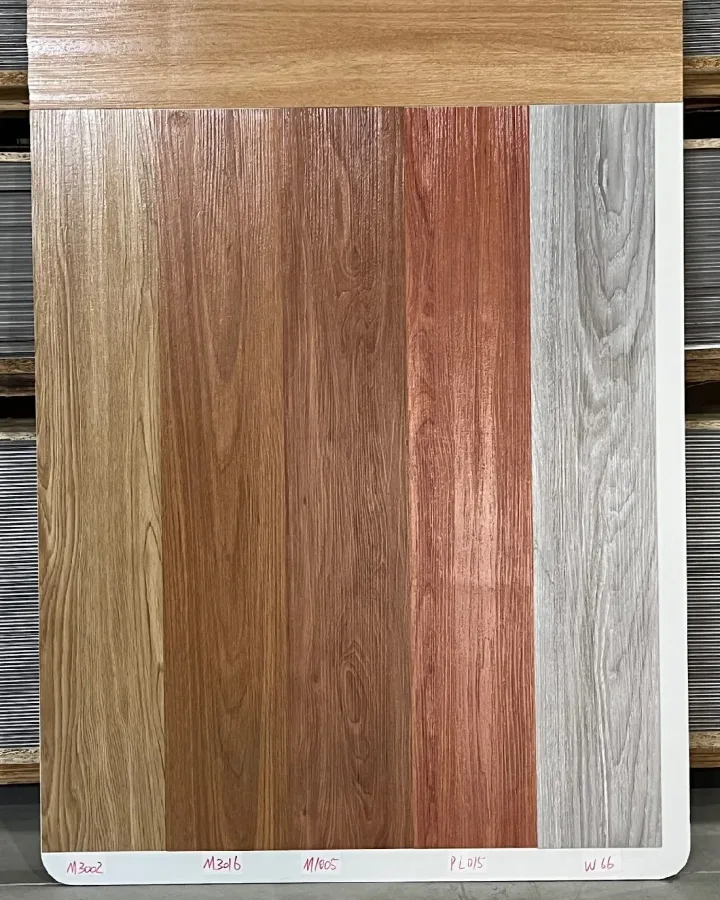 Samolepljivi podni panel M303